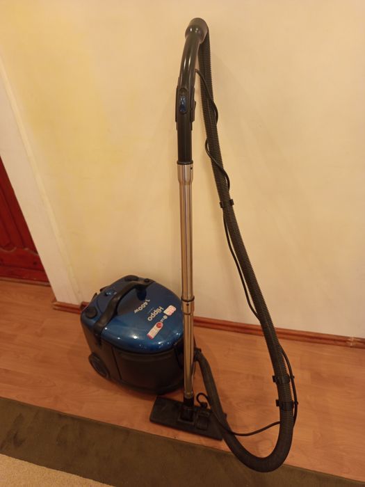 Продам . Пылесос моющий .