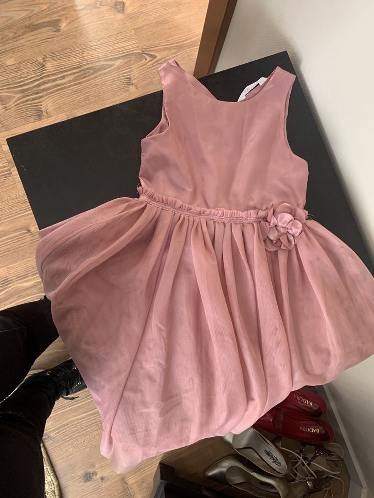 Vand rochie 6-7 ani H&M in nou fara eticheta