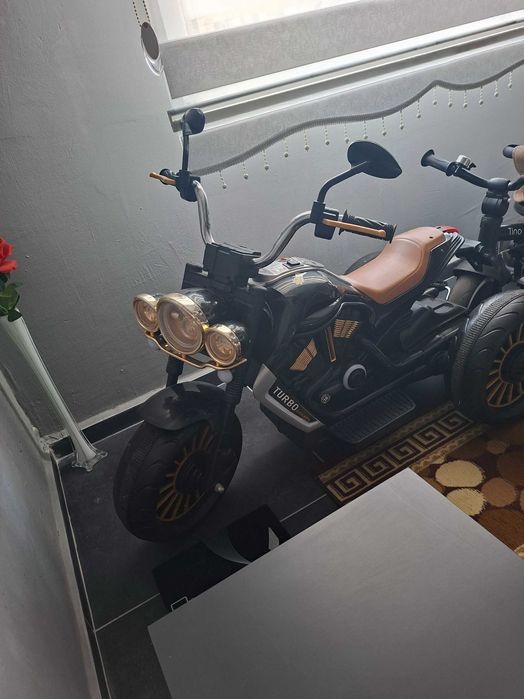 Продавам чисто нов с акумулатор