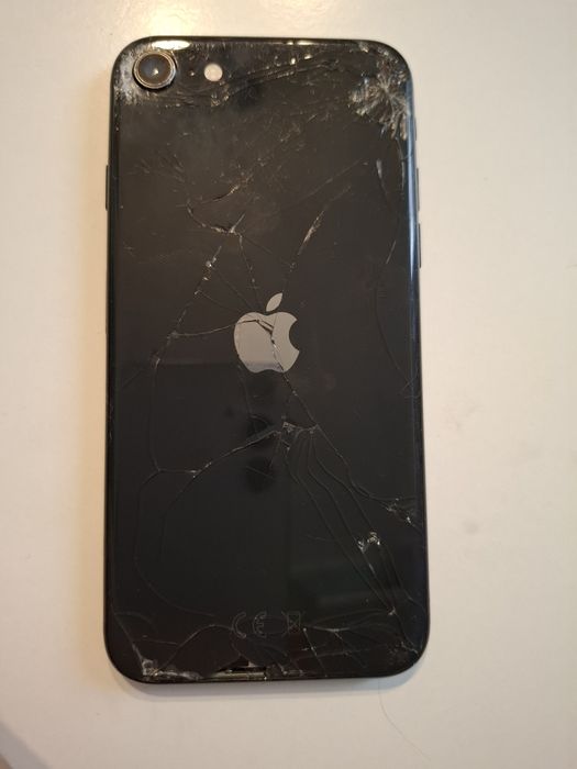Iphone SE 2020 Black телефона е със icloud и парола