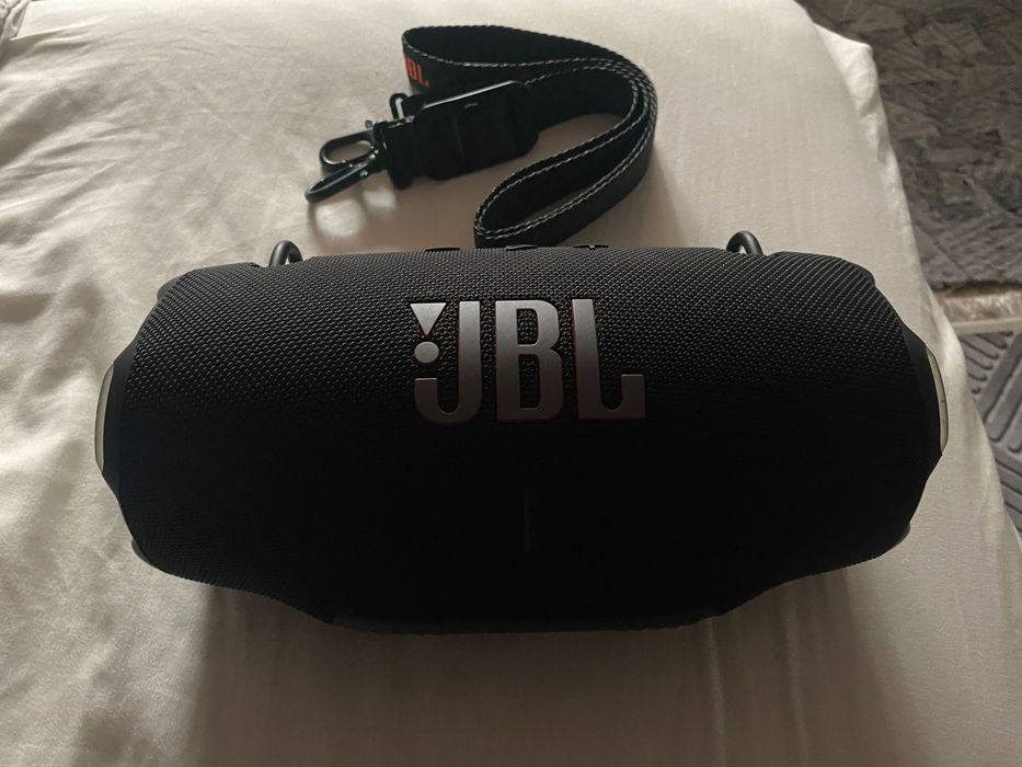 JBL EXTREME 4 CA NOU, cu incărcător și accesoriu.