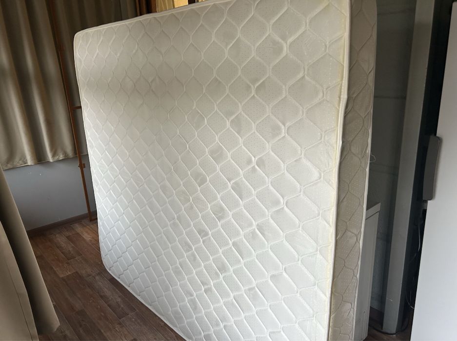 матрас на кровать