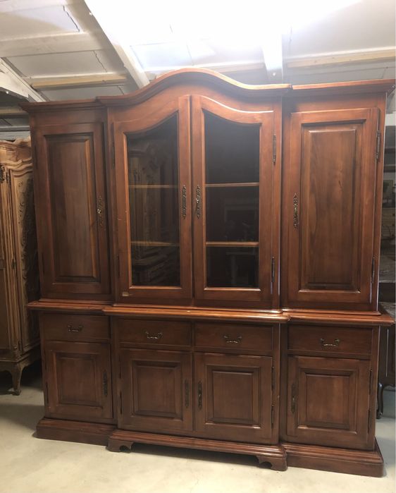 Vitrină din lemn masiv