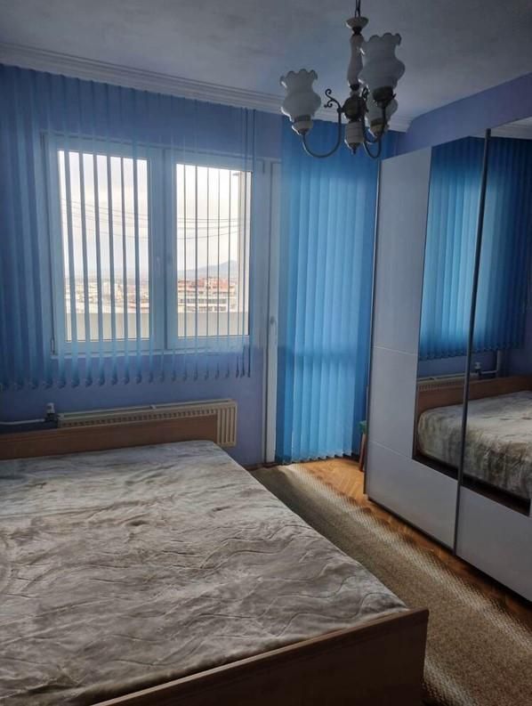 Тристаен апартамент в ж.к. Младост 3.
