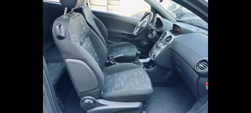 Opel corsa Anu 2012 km254000 motor 1.3 cdti 95 cv  climă senzori