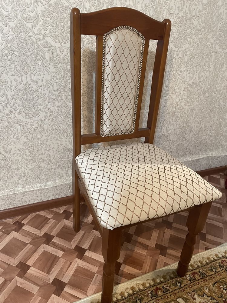Сосновые стулья в отличном состоянии
