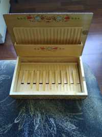 Продавам дървена кутия за цигари