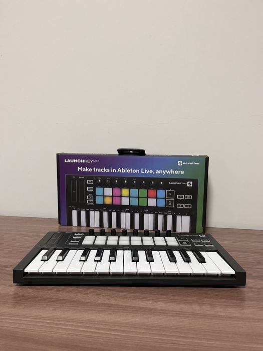 Midi клавиатура Novation Launchkey Mini MK3