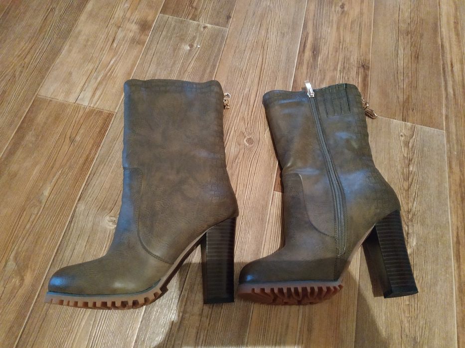 Продам женскую обувь 35 размера