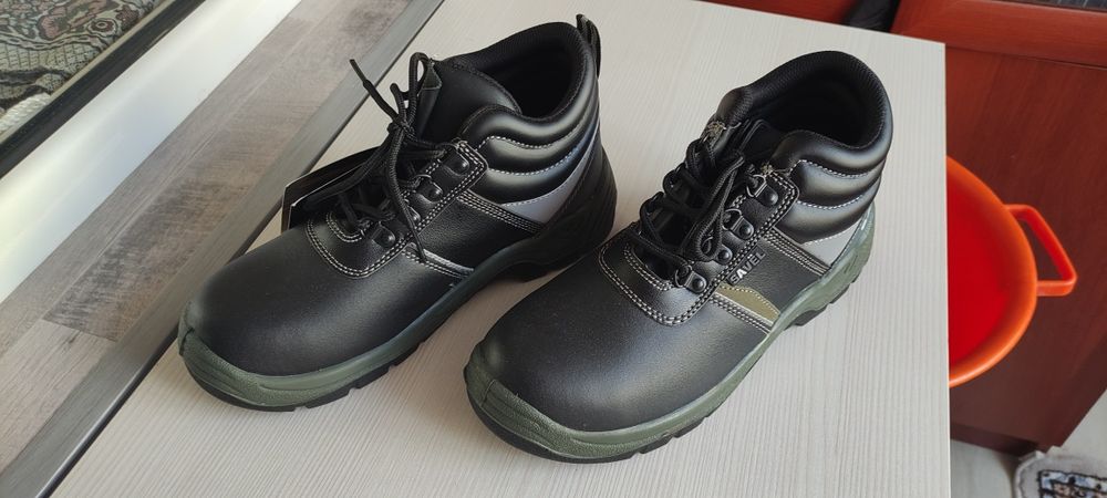 Летние рабочие ботинки. Новые.