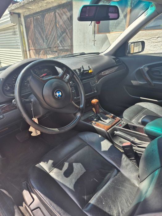 Продавам BMW 320 compact черен металик,2003г. Дизел,автомат ,110к.с