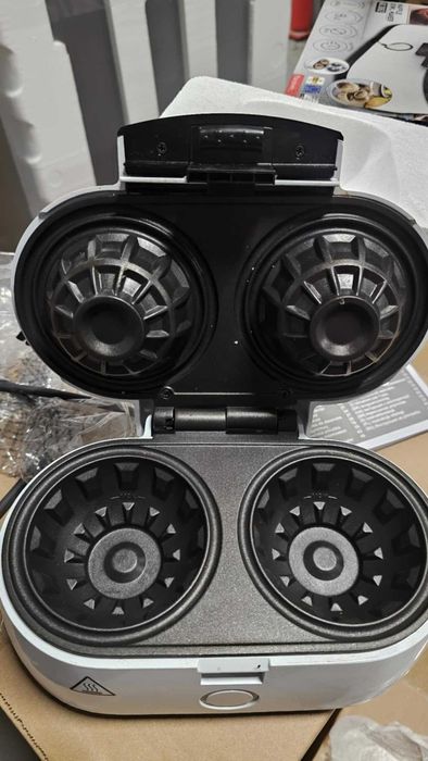 Уред за кръгли гофрети с пълнеж Adler AD 3062, Мостра