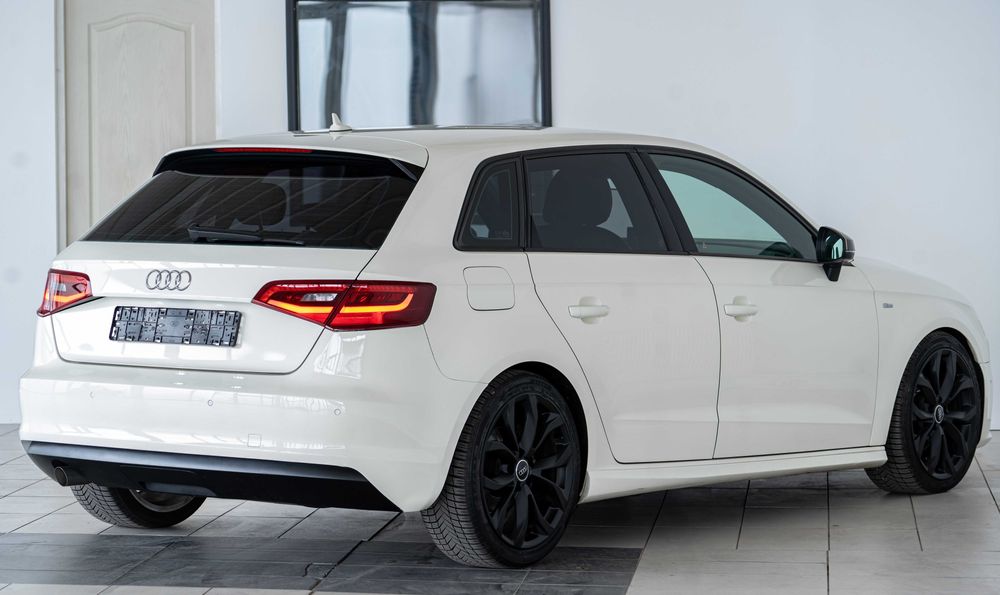 Audi A3 8V S-Line * 1.6 TDI 105 cp * Piele * Senzori parcare * Xenon