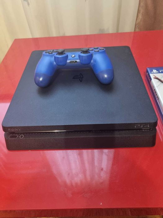 Vand Consola PS4 pro stare foarte buna