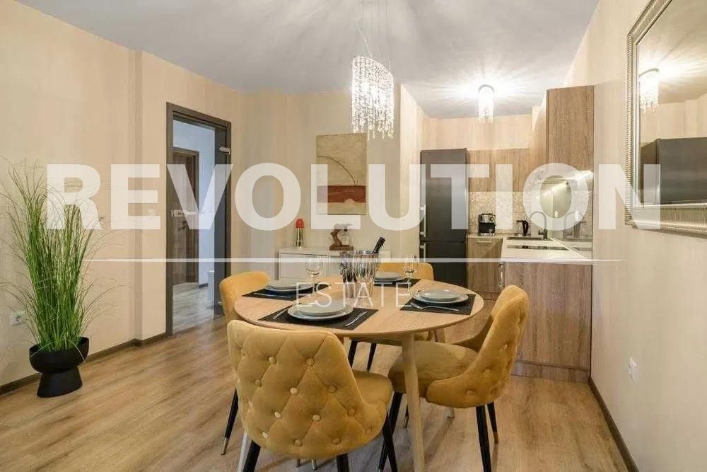 Дава се под наем Тристаен апартамент в Варна, Гръцка махала - 93 кв.м за 1050 € - Снимка #3