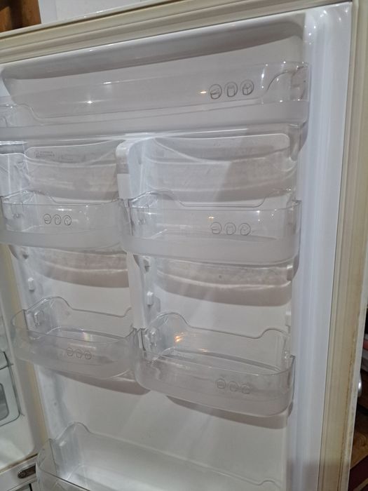 Холодильник двухкамерный