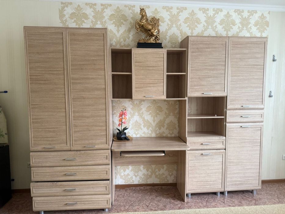 Срочно Стенка в хорошем состоянии