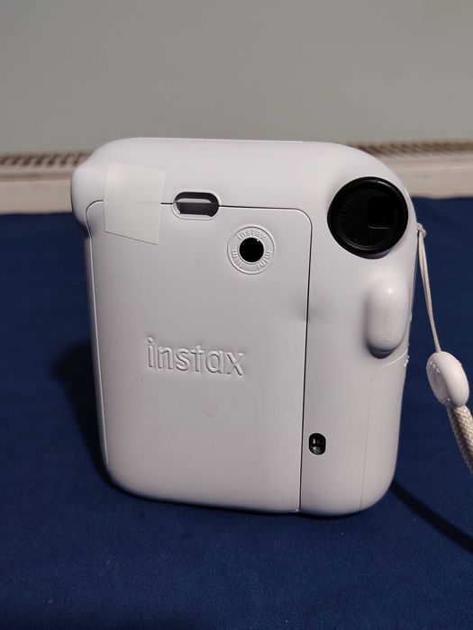 Fujifilm Instax Mini 12, aparat foto instant, fără film.