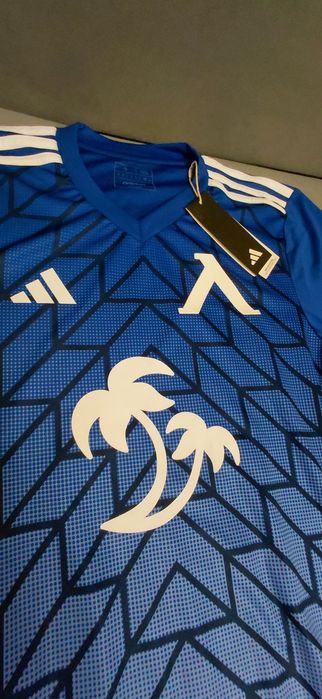 Екип на Левски 2023/24 / С Марин Петков на гърба и автограф