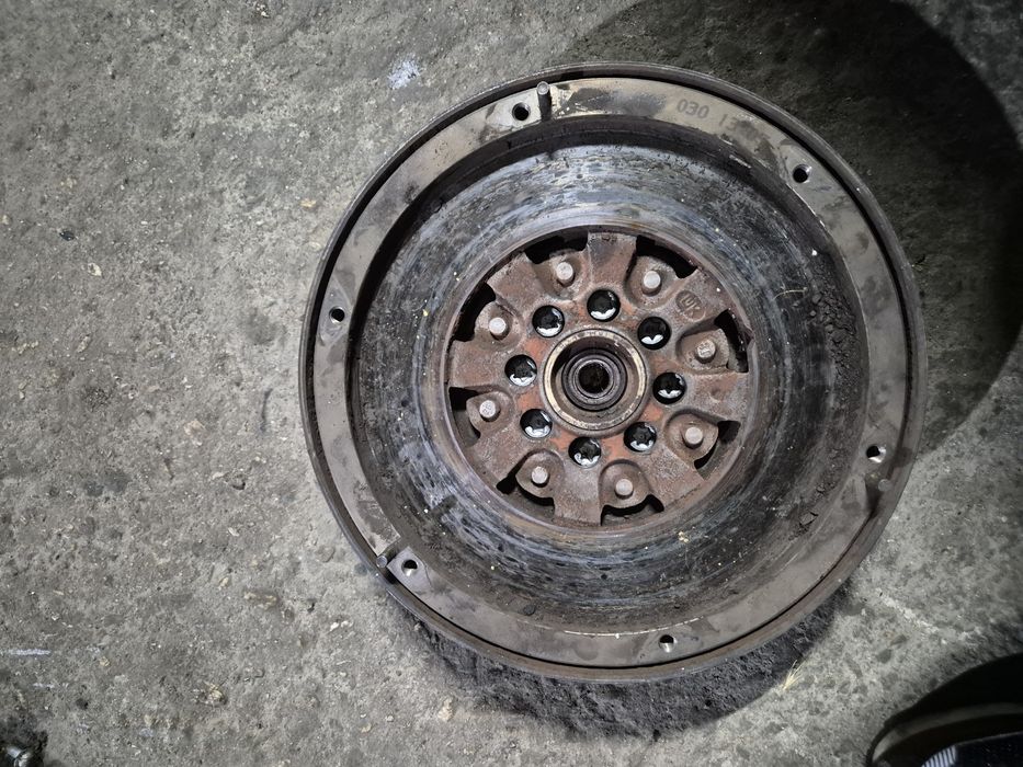 Демпферен маховик за мерцедес  спринтер ОМ646