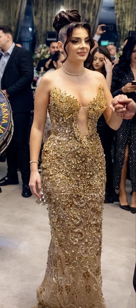 Rochie Aurie Cristale Pietre Kosovo Albania Walone