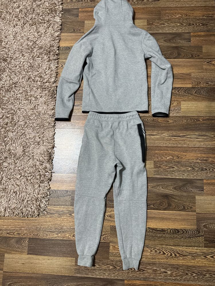 Nike Tech Fleece XS