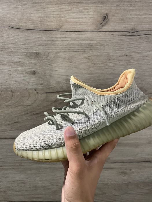 Yeezy bost 350.