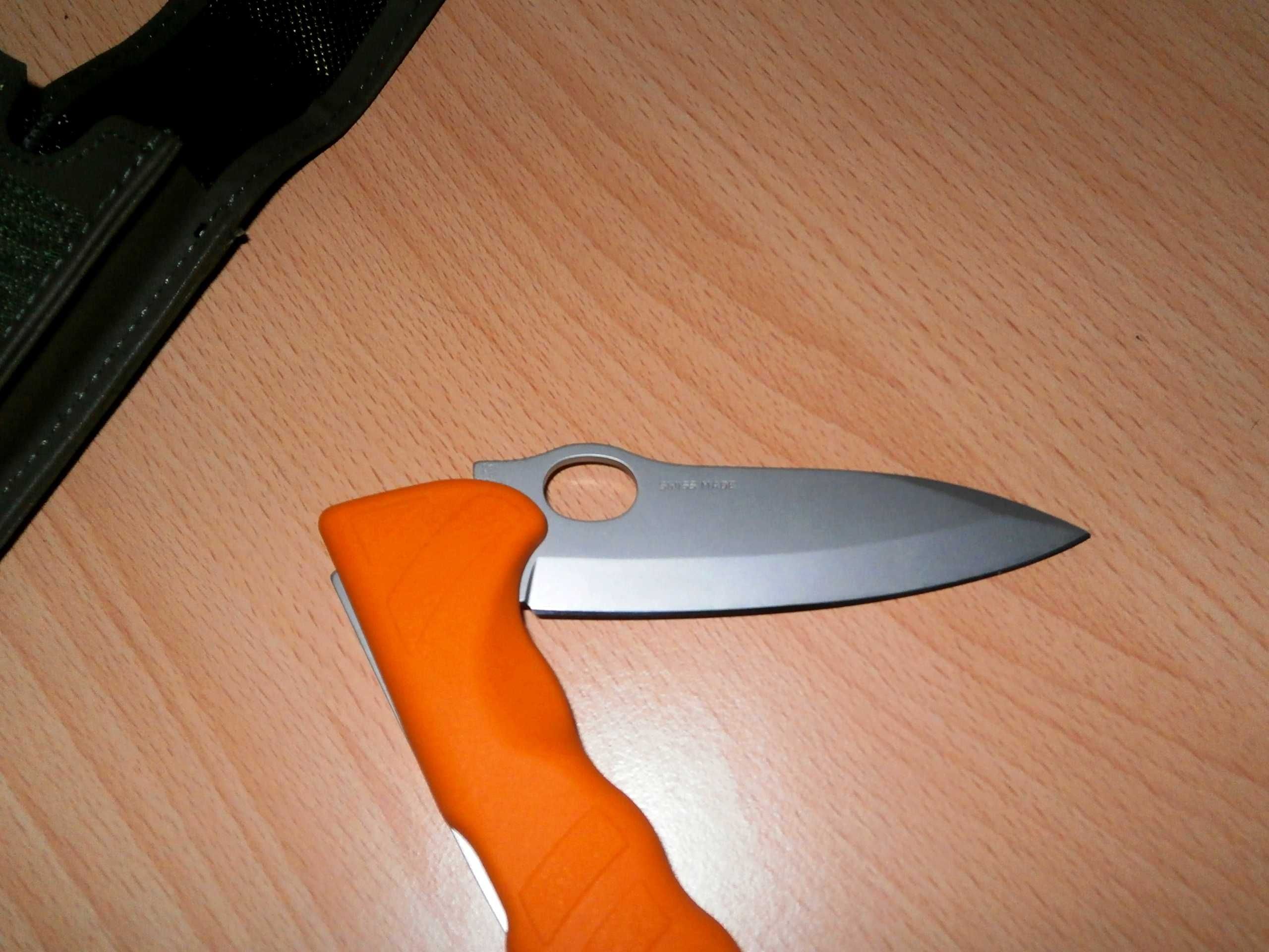 Victorinox Hunter Pro folding knife - Orange nou in cutie