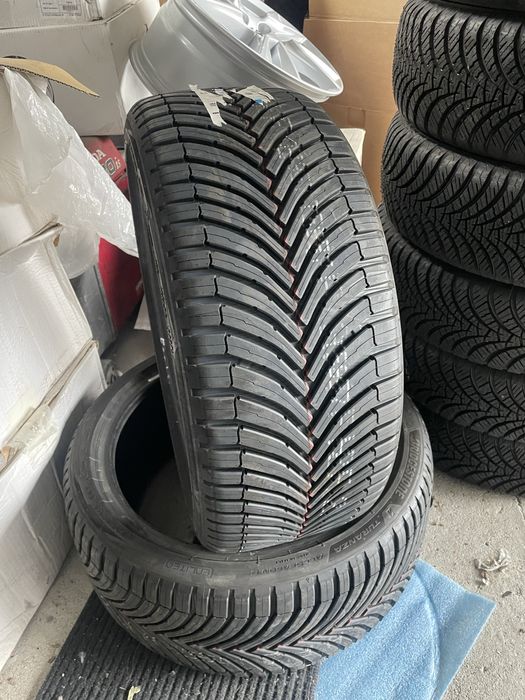 Anvelope 225/40/18 Bridgestone M+S Noi 2 buc