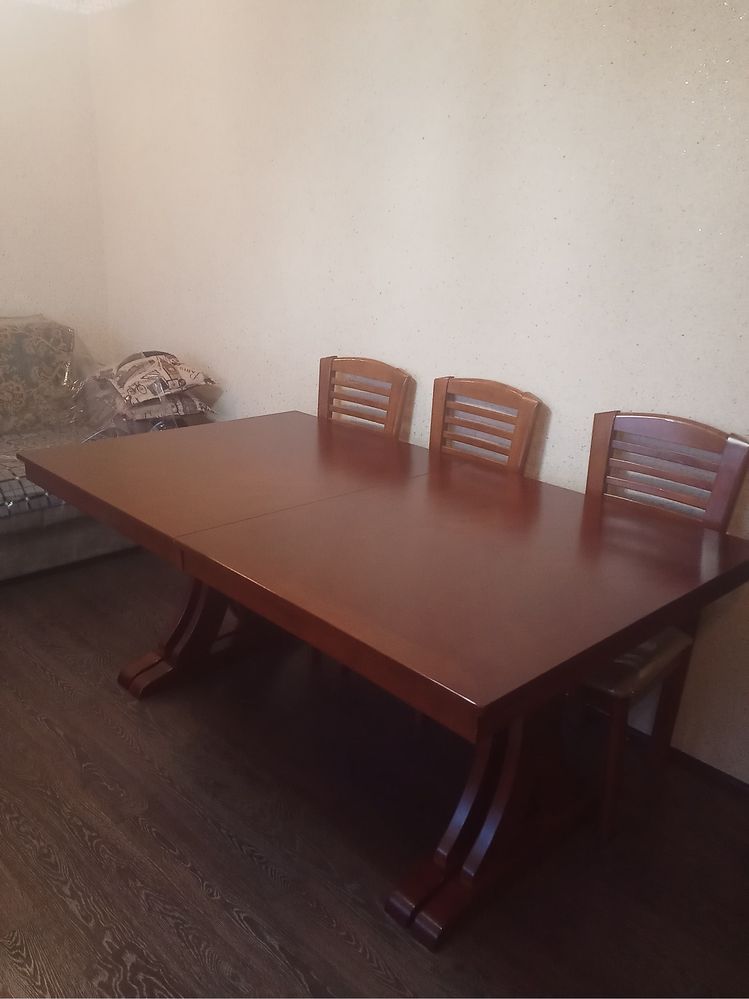 Продаю стол и стулья