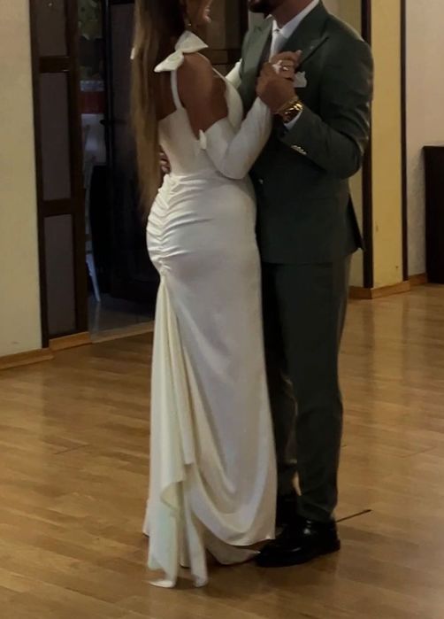 Rochie albă lunga cu trena