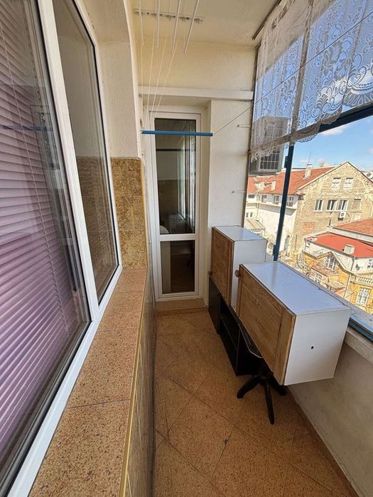 Компактен монолитен двустаен апартамент в Топ Център