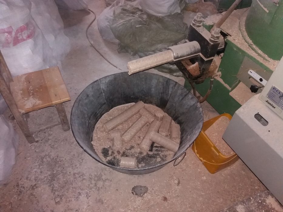 Vand brichete din rumegus