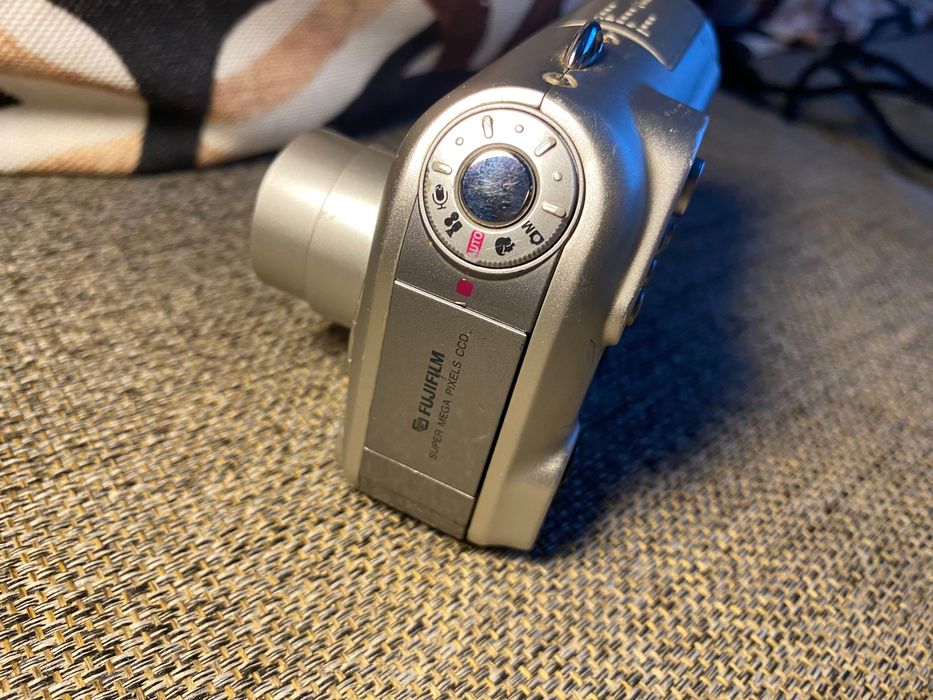 Aparat foto Fujifilm FinePix F601 Zoom