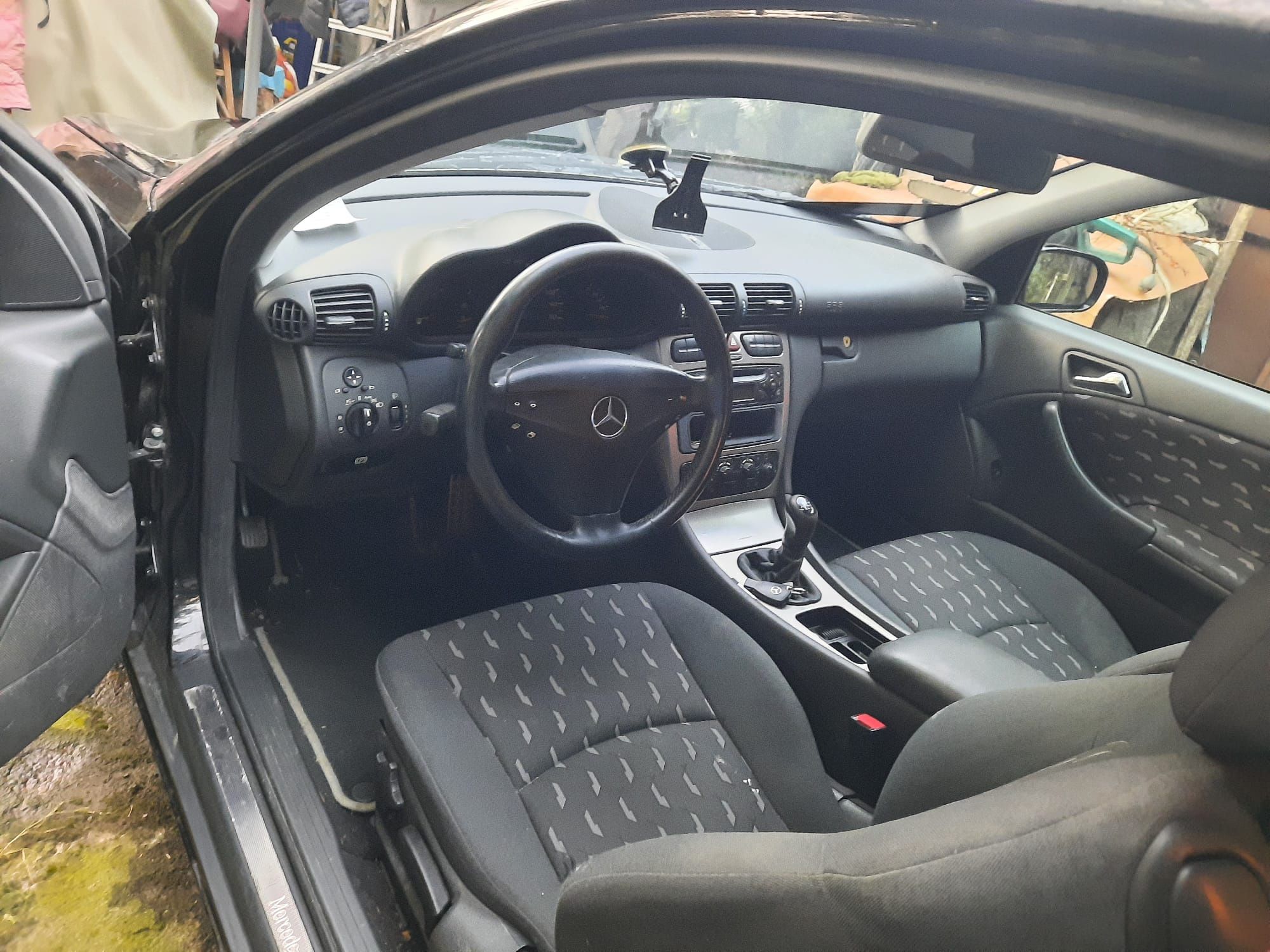 Vând Mercedes C-Class