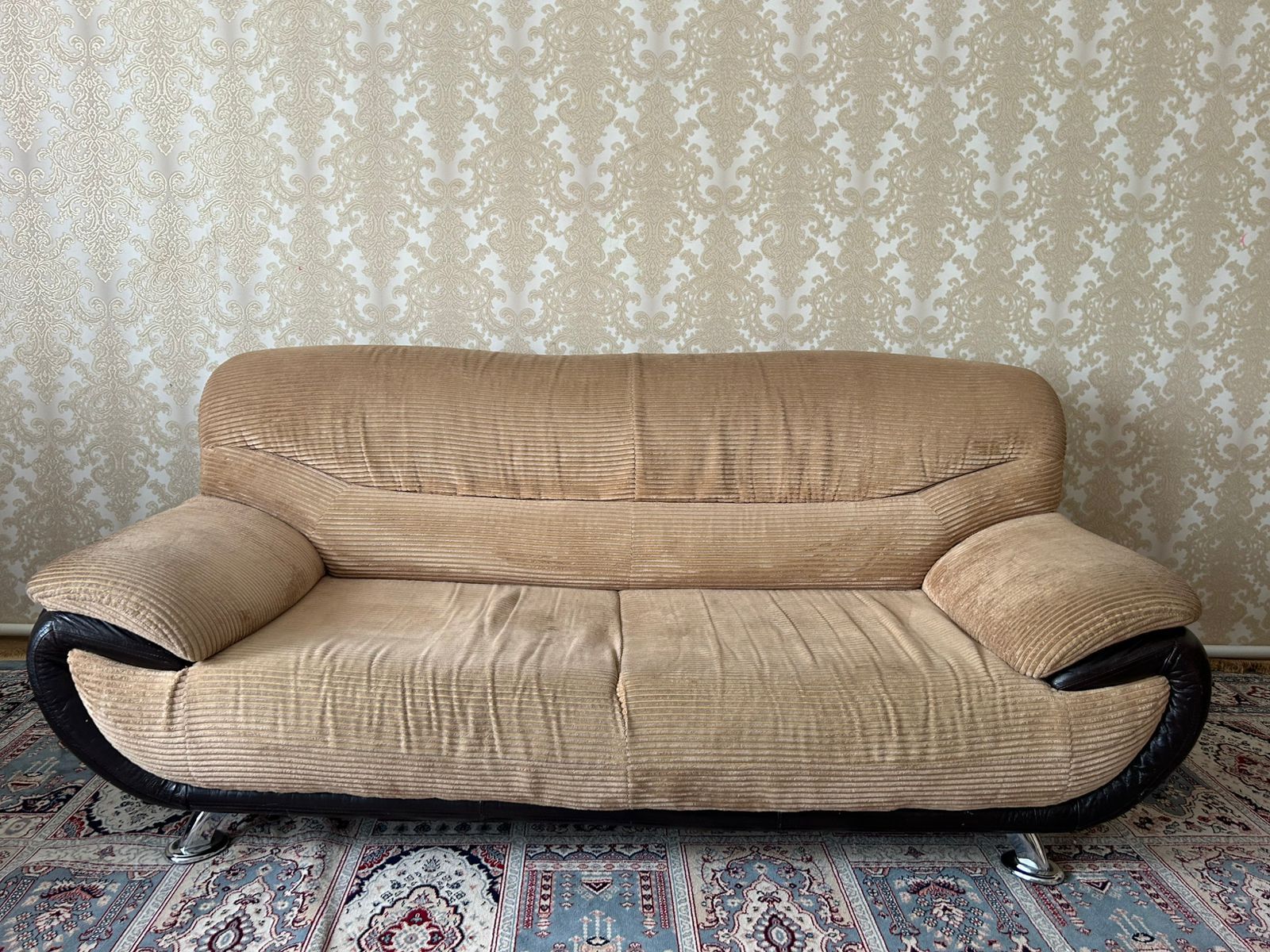 Продам диван и два кресло