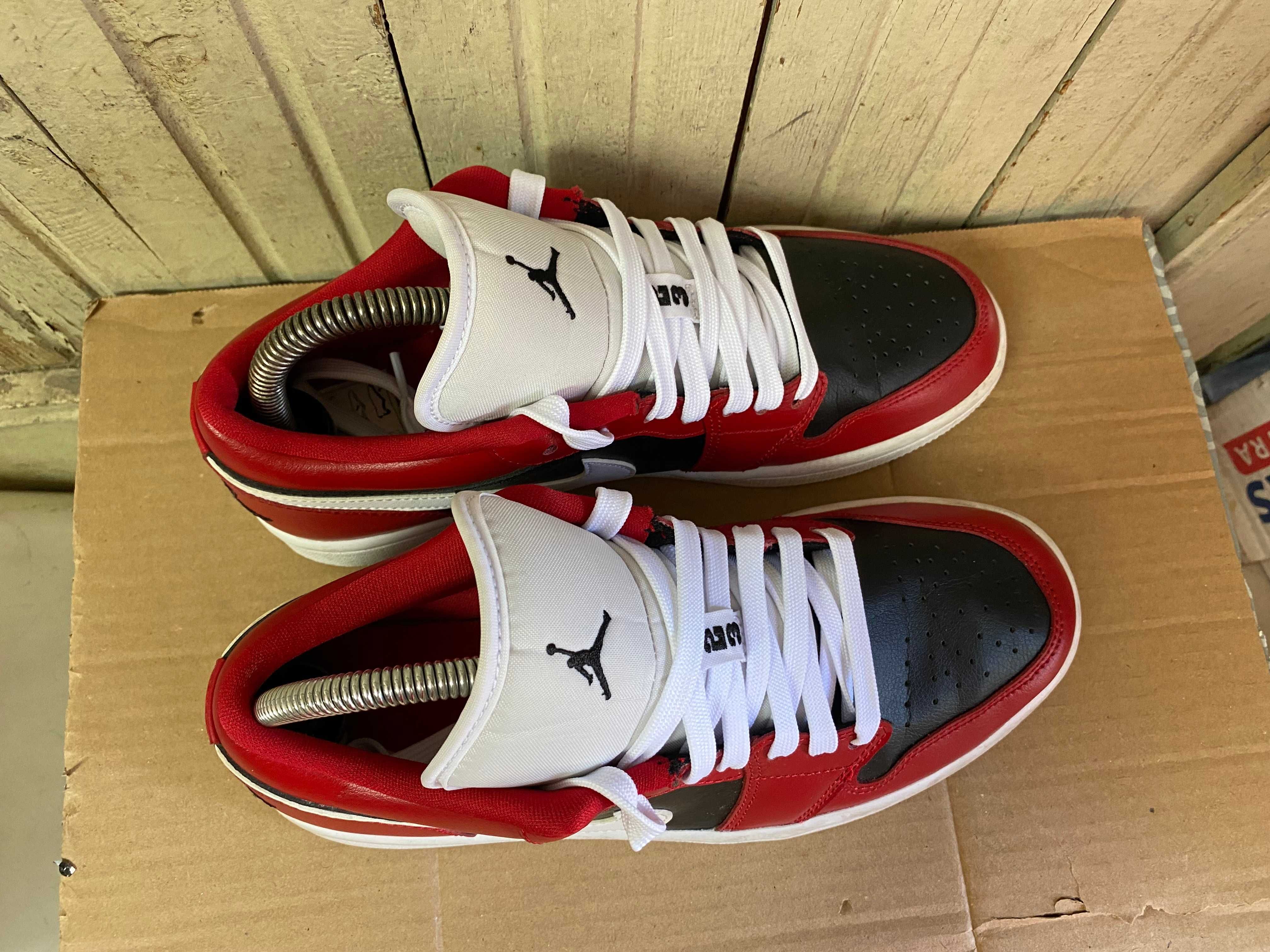 ''Nike Jordan 1 Low Chicago Flip''оригинални маратонки 40.5 номер