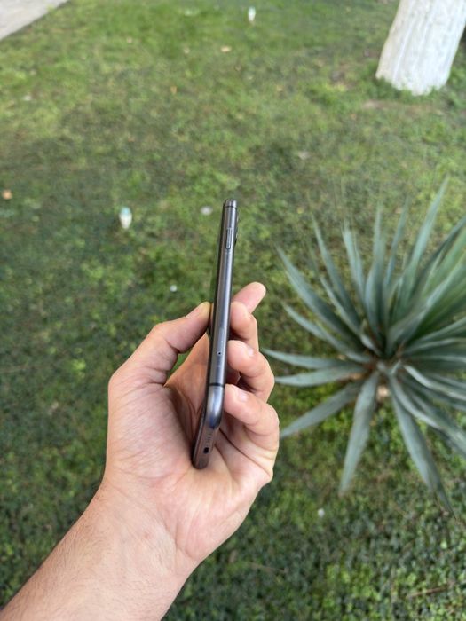 iPhone 11 64GB kelishiladigan joyi bor.