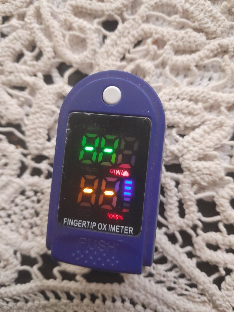 Vând un pulsoximetru medical cu 2 funcții oferta 30 lei