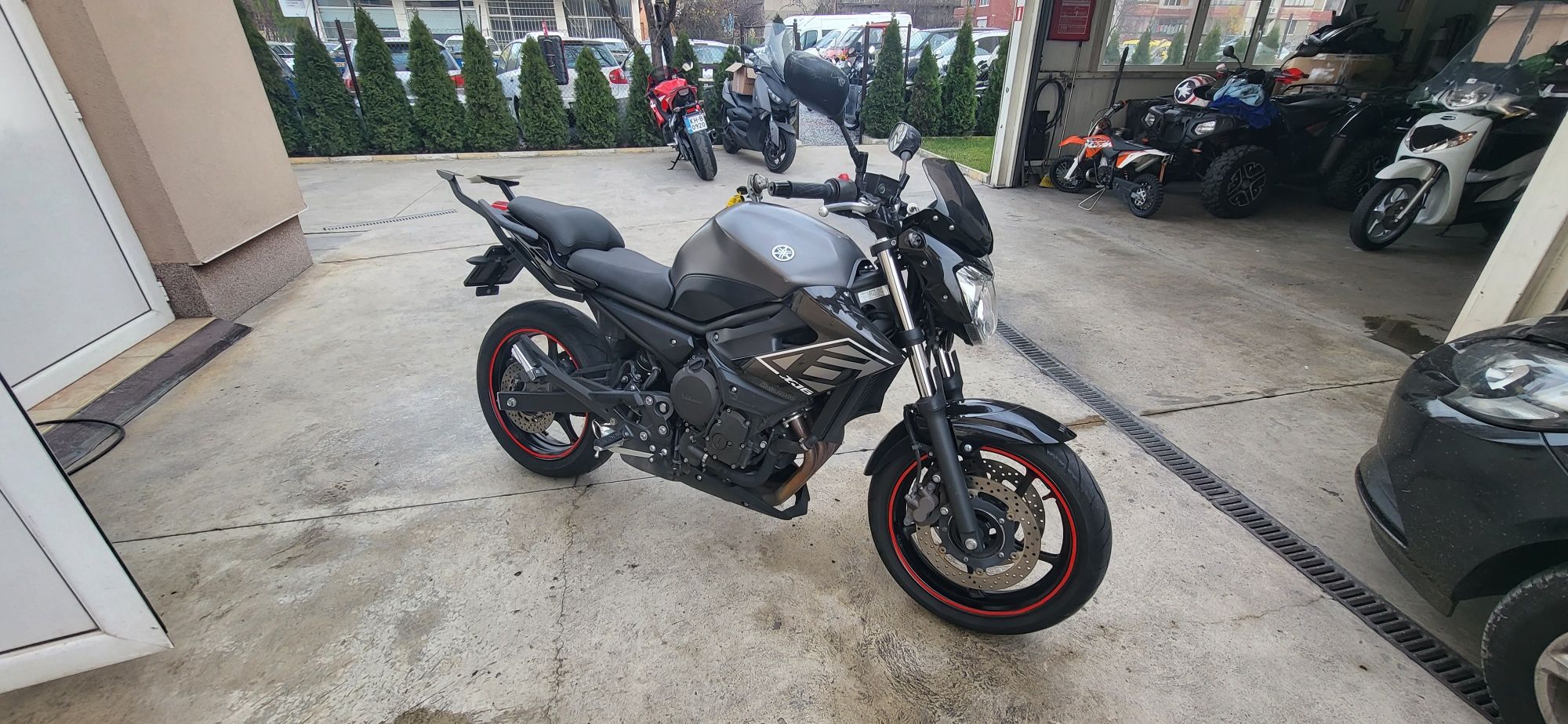 Yamaha XJ6 600cc