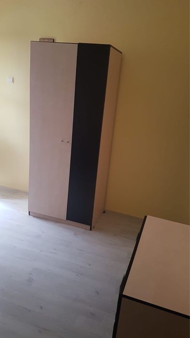 Ofer la inchiriere garsoniera  la casa,cu intrare sepa,cu facturi incl