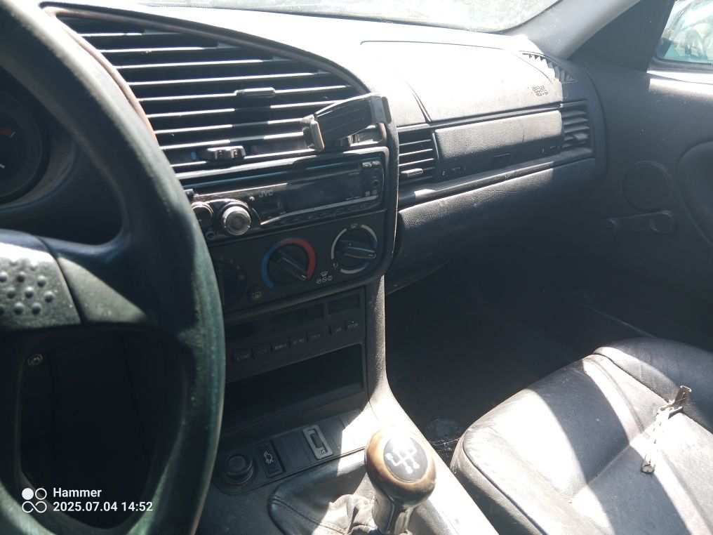 Продавам BMW e36 седан m44 b19 is на части