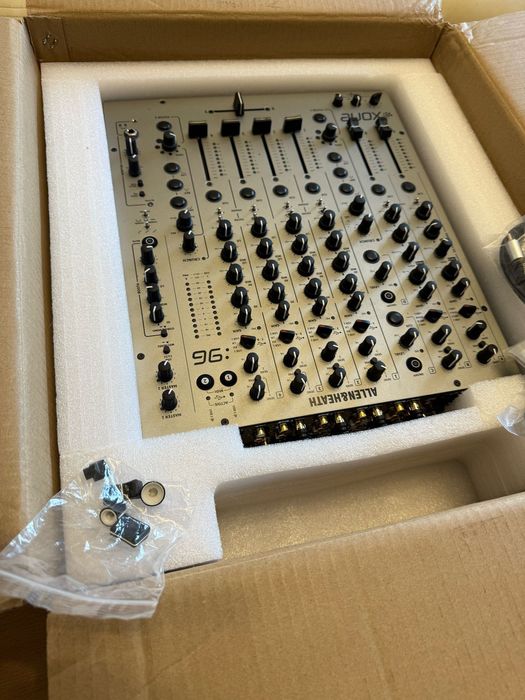 Mixer Allen & Heath Xone 96 Hibrid Analog/Digital