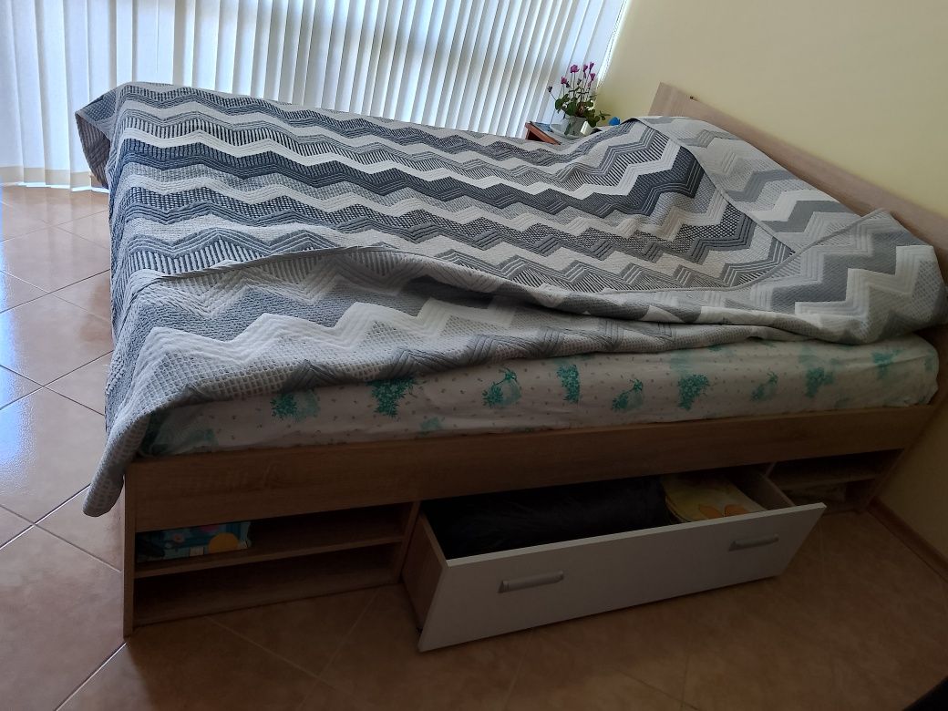 Продава спалня с матрак ичекмеджета