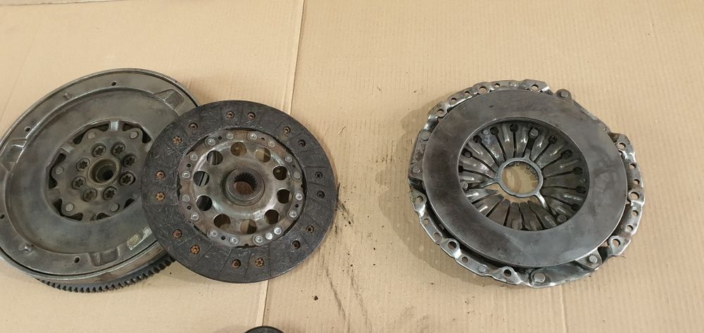 Kit ambreiaj cu volanta bmw 2.0d N47 e87 e81 e90 e91 e84