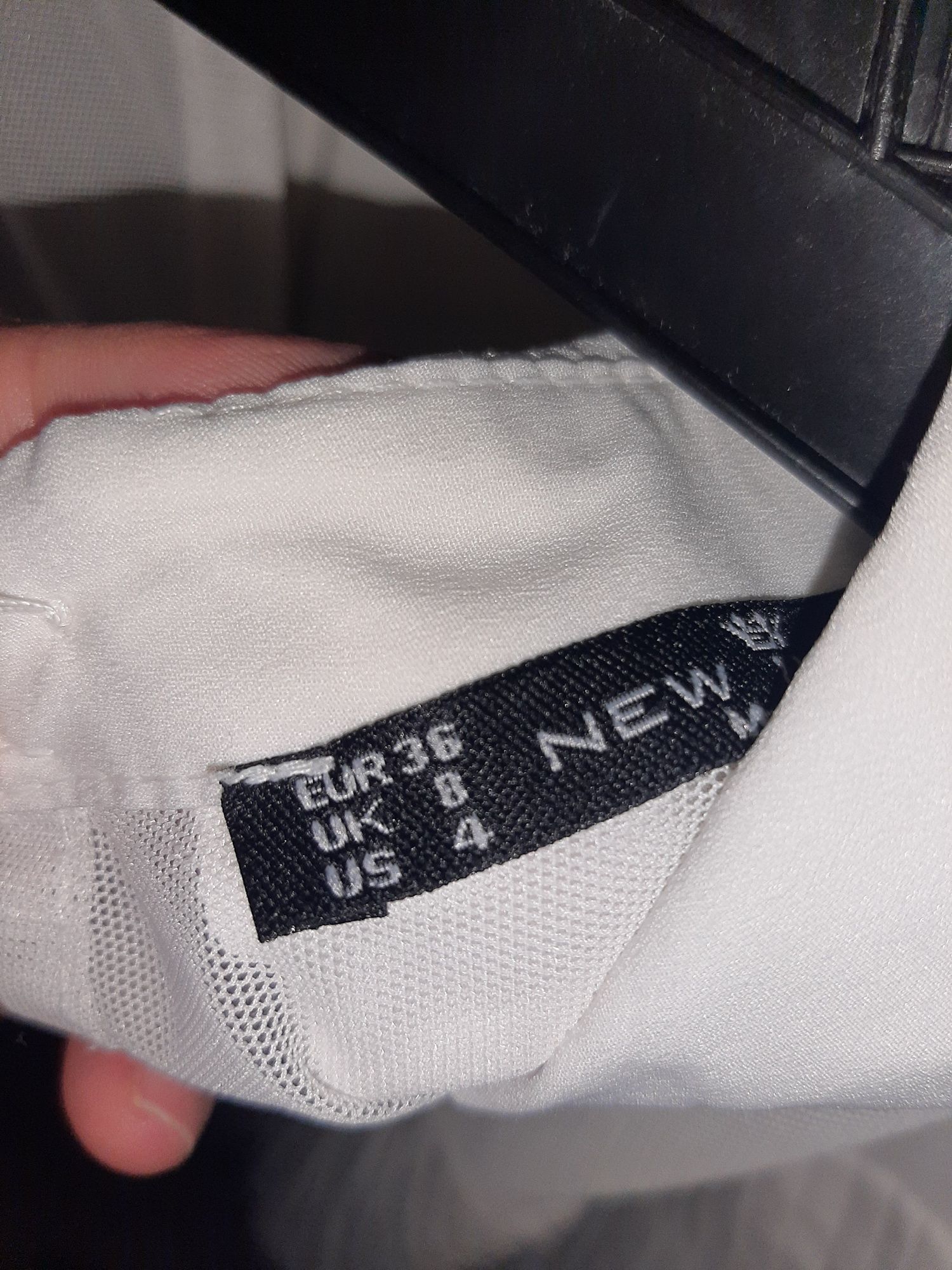 Бяла блуза Zara и други.