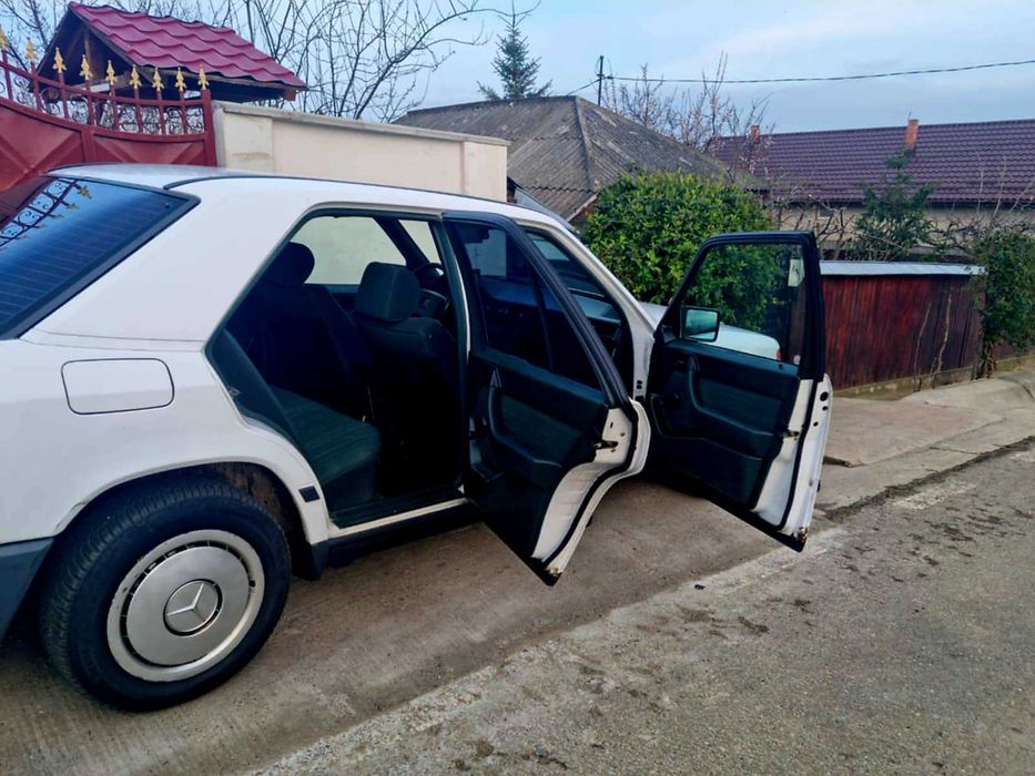 Mercedes-Benz E-Class W124  2.5 Diesel 1985  Fără rugină