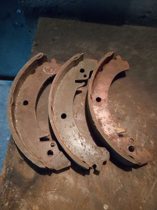 Стари Руски части за автомобили.