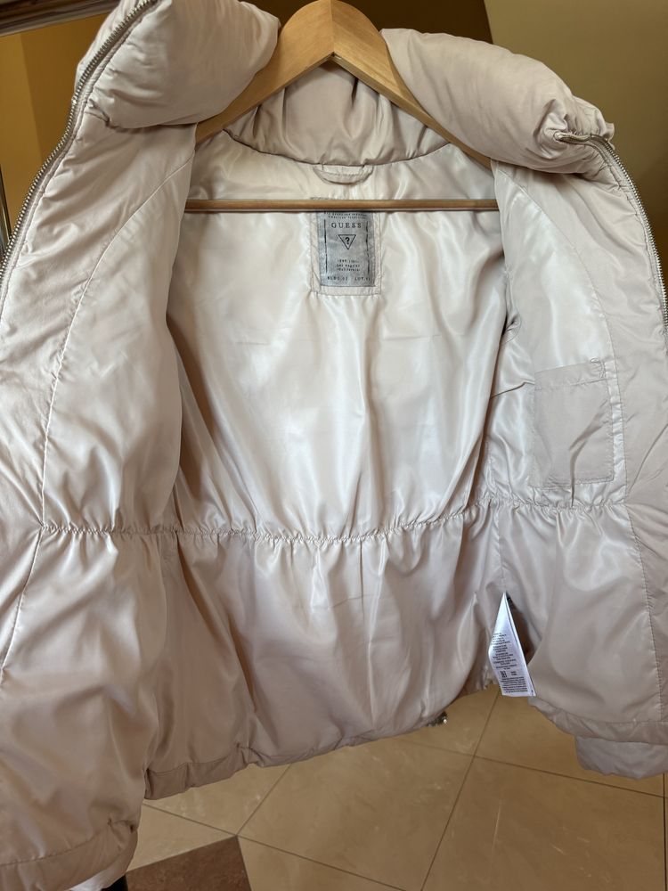 Оригинално дамско зимно яке Guess