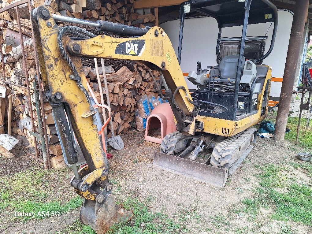 Vând excavator Caterpillar